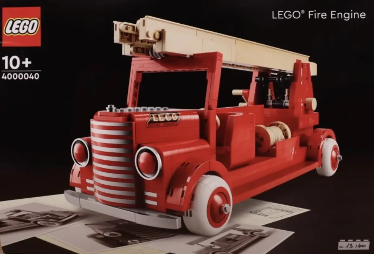 LEGO Fire Engine set photo