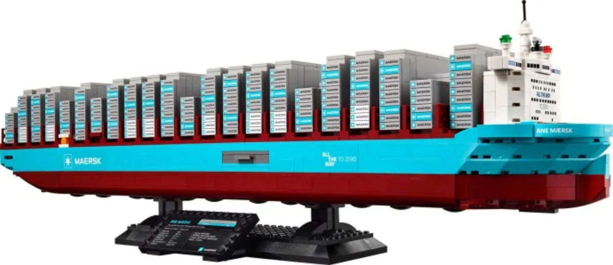 Maersk Dual-Fuel Container Vessel set photo