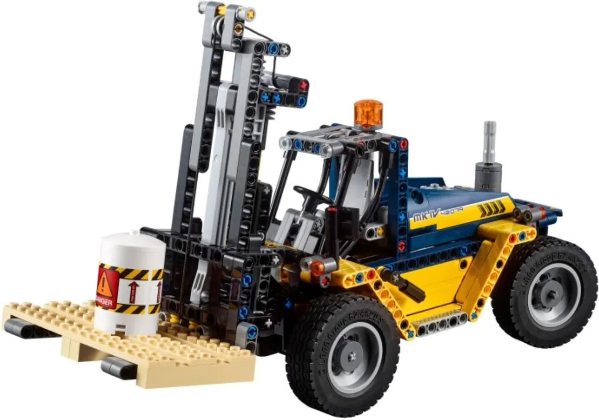 Heavy Duty Forklift set photo