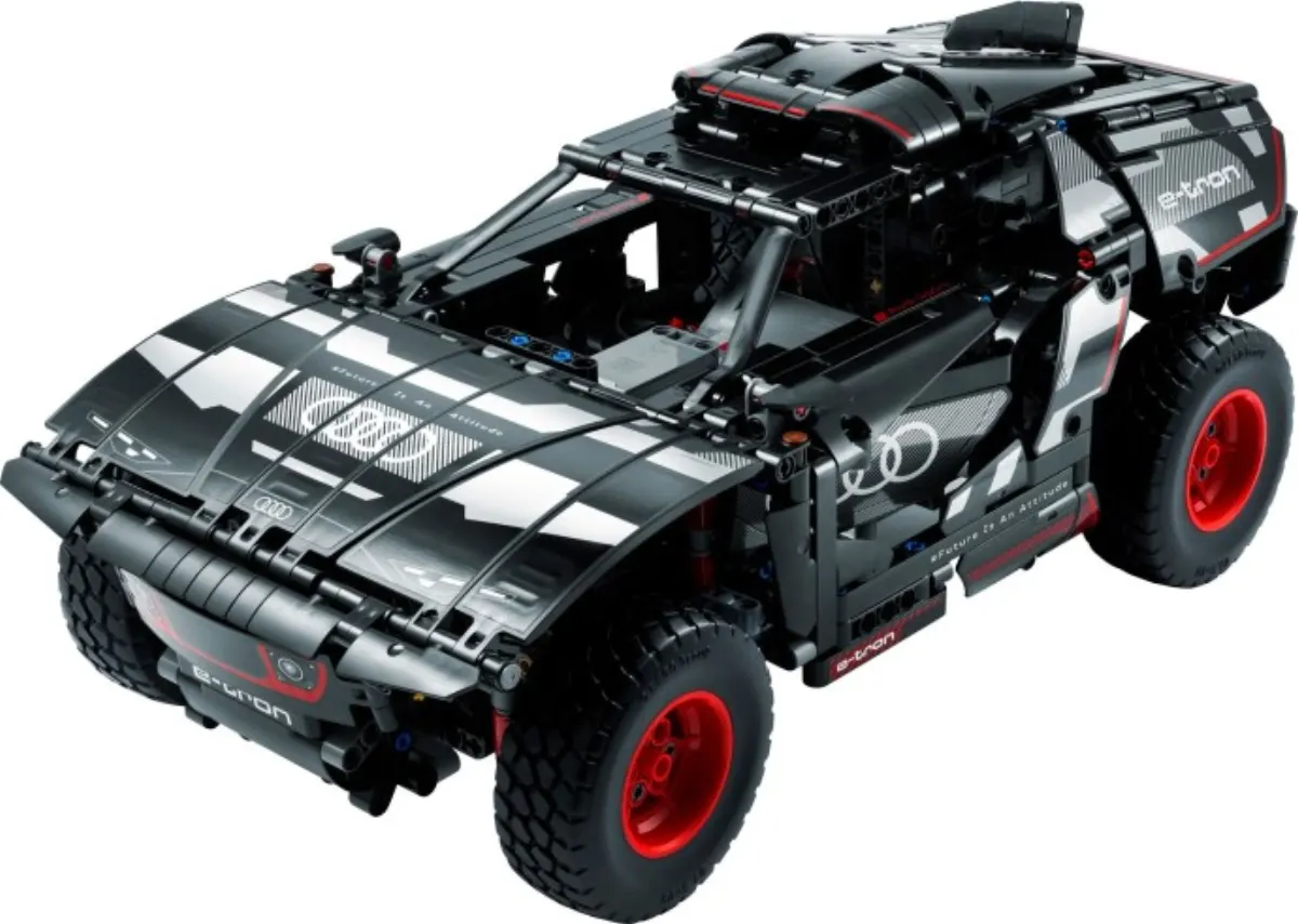 Audi RS Q e-tron set photo