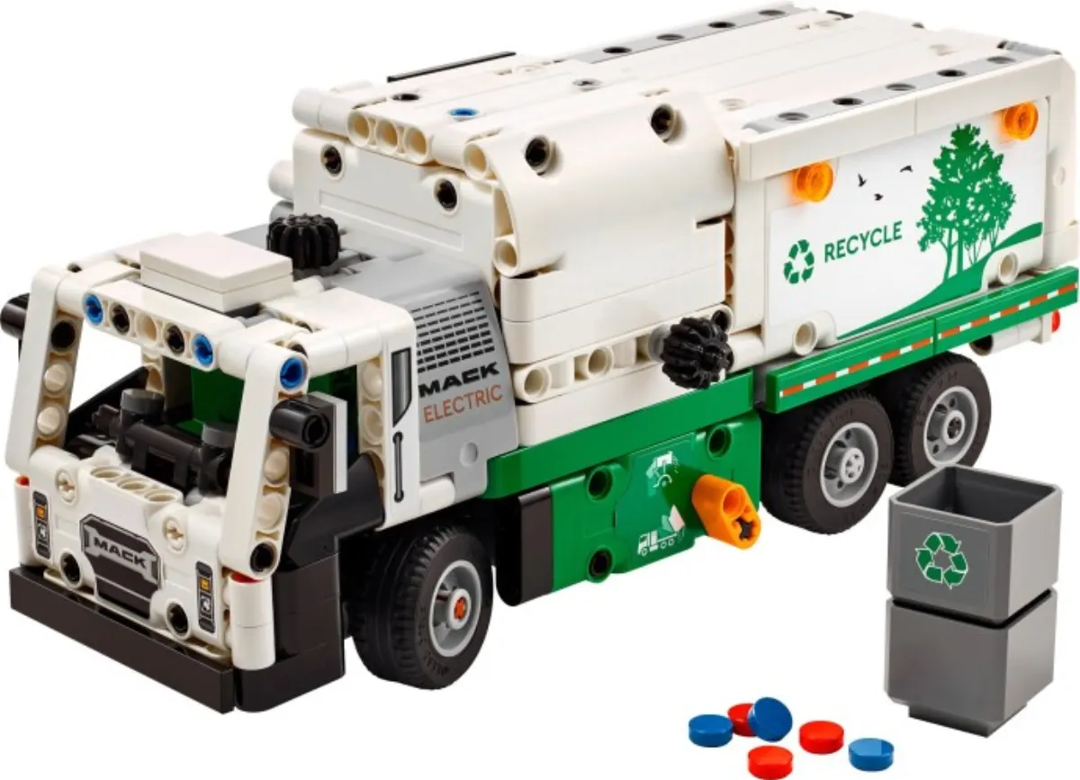 Mack LR Electric Garbage Truck set photo