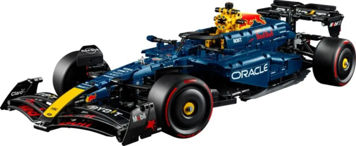 Oracle Red Bull Racing RB20 F1 Car set photo