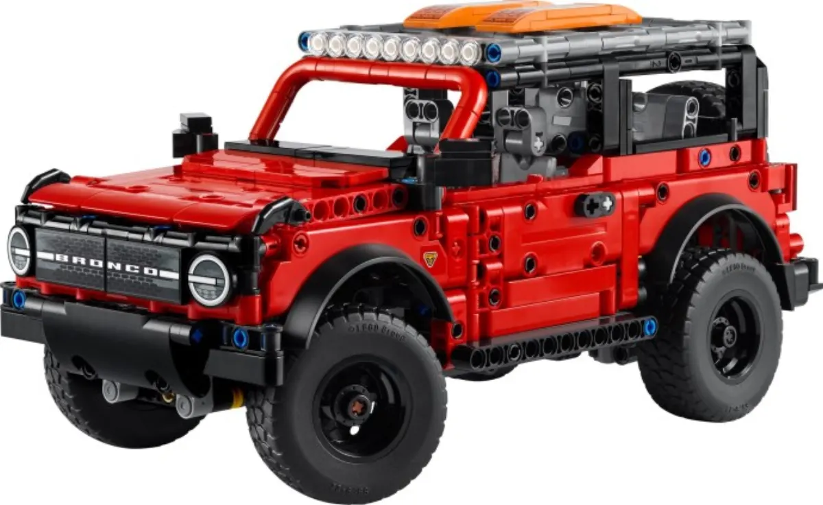 Ford Bronco SUV set photo