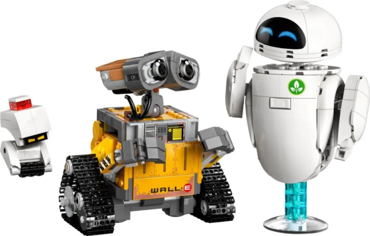 WALL-E and EVE set photo