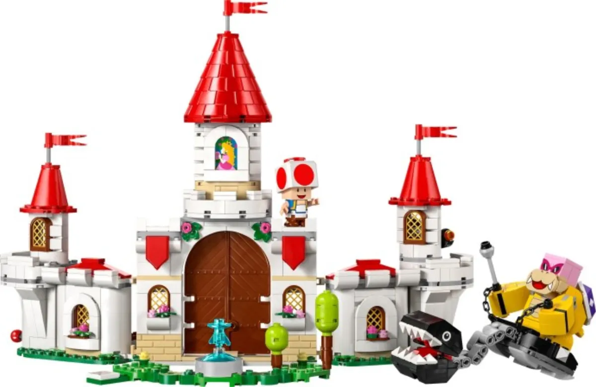 Battle with Roy at Peach's Castle set photo