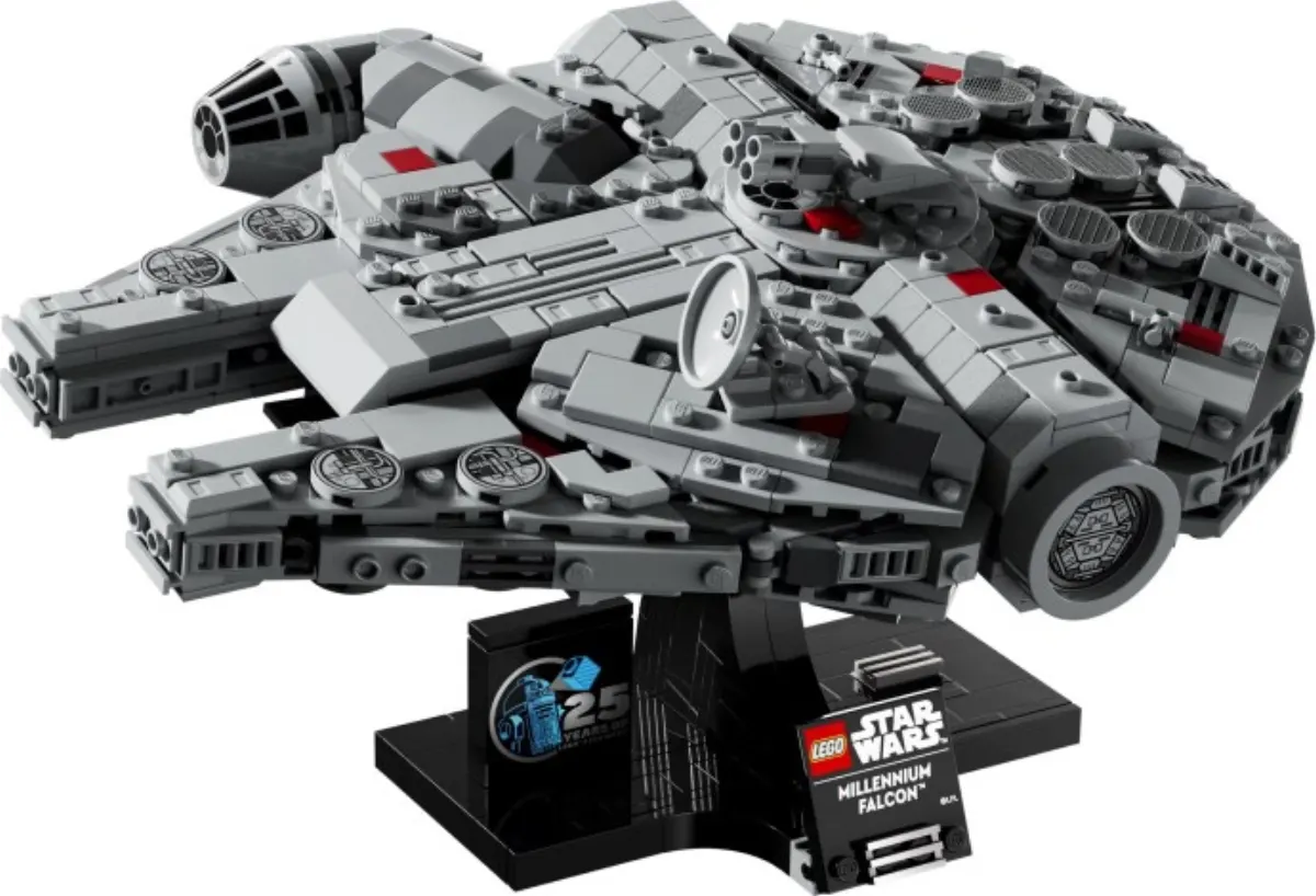 Millennium Falcon set photo