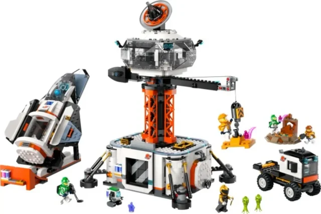 Space Base and Rocket Launchpad box art